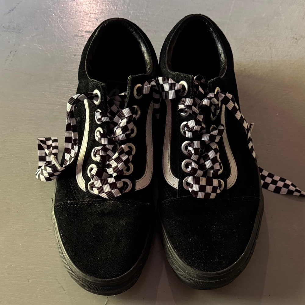 Vans Black/white shoes. M9/W10.5